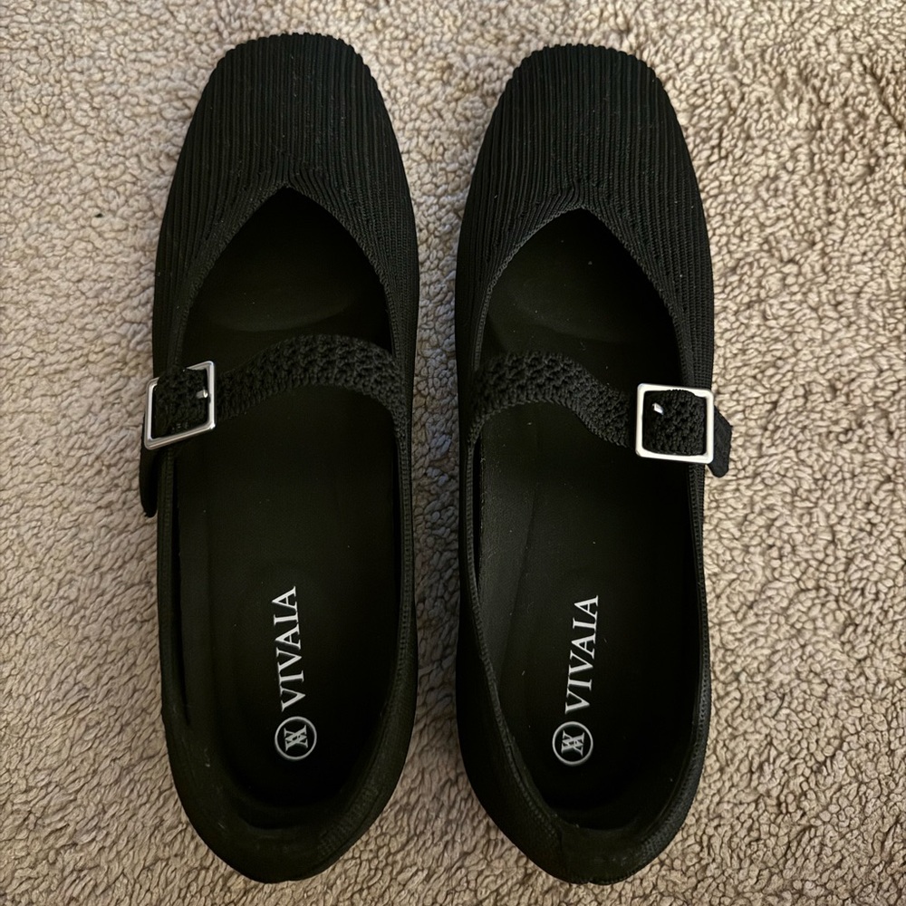 NWOT Vivaia Mary Janes
